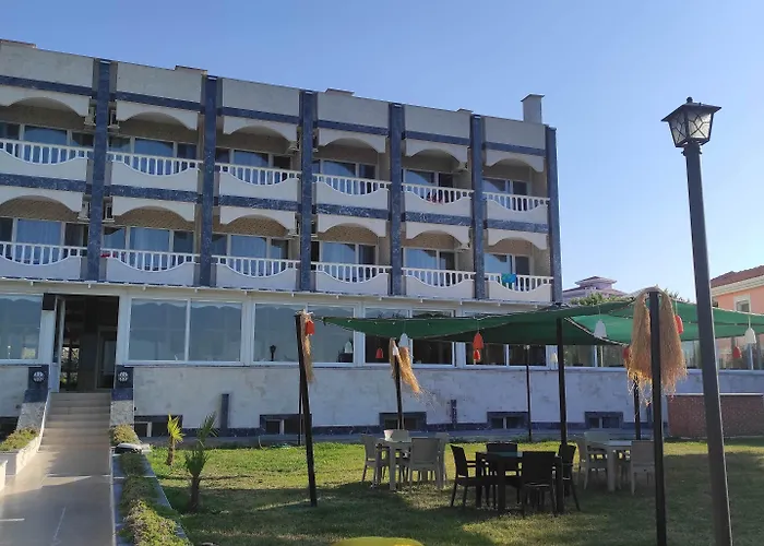 Ξενοδοχείο Cunda Basel 3*